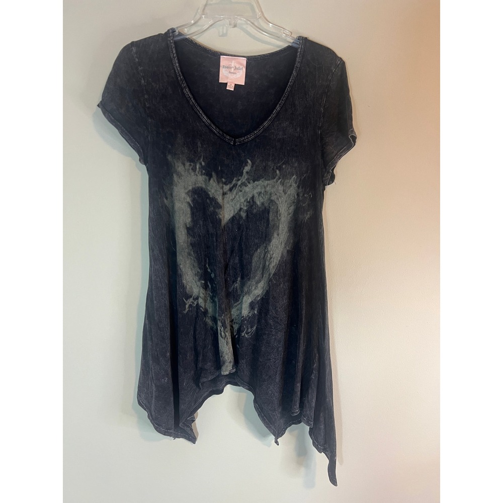 Romeo & Juliet Couture Acid Wash Sharkbite Hem Heart Graphic Tunic Top Grey M